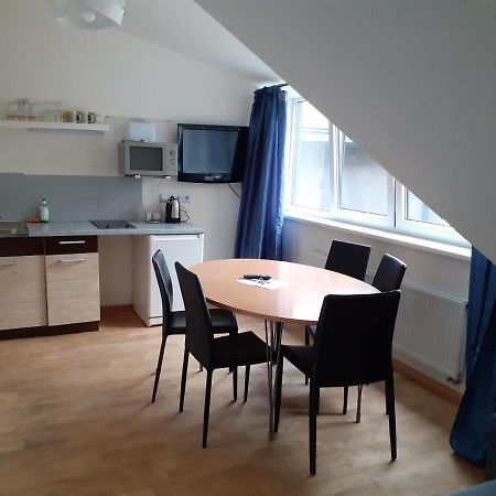 Attic rooms at Laisves avenue Kaunas Exteriör bild