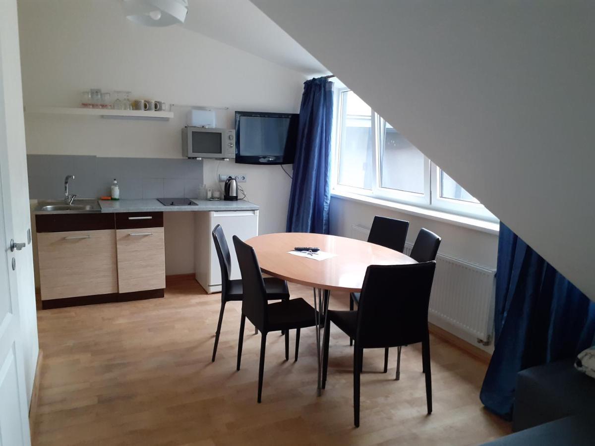 Attic rooms at Laisves avenue Kaunas Exteriör bild