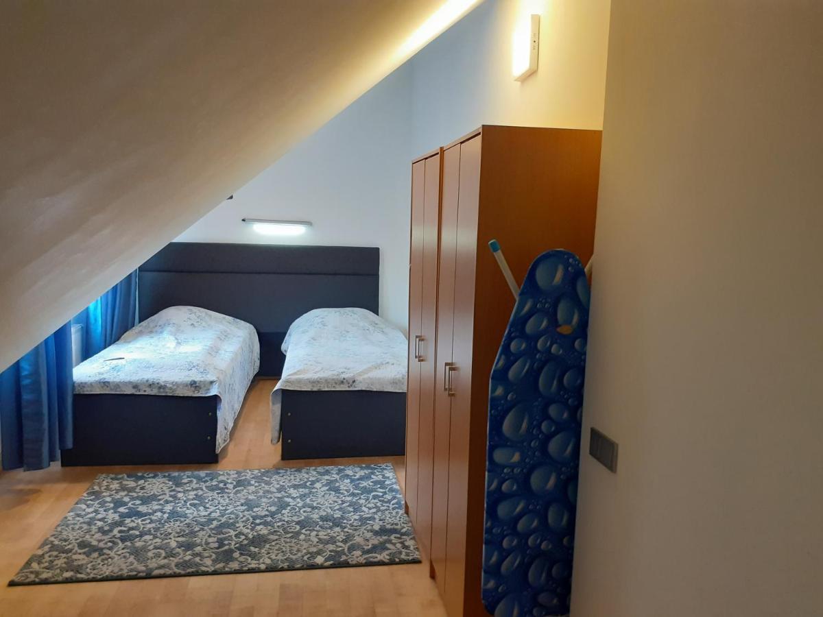 Attic rooms at Laisves avenue Kaunas Exteriör bild
